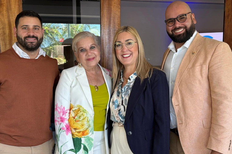 De izquierda a derecha, Orlando Delgado, director Oficina de Ordenación Territorial del Municipio de Ponce, alcaldesa de Loíza Julia Nazario, alcaldesa de Ponce Marlese Sifre y Job Bonilla, Director de Vivienda Municipal del Municipio de Ponce. (Foto/Suministrada) 